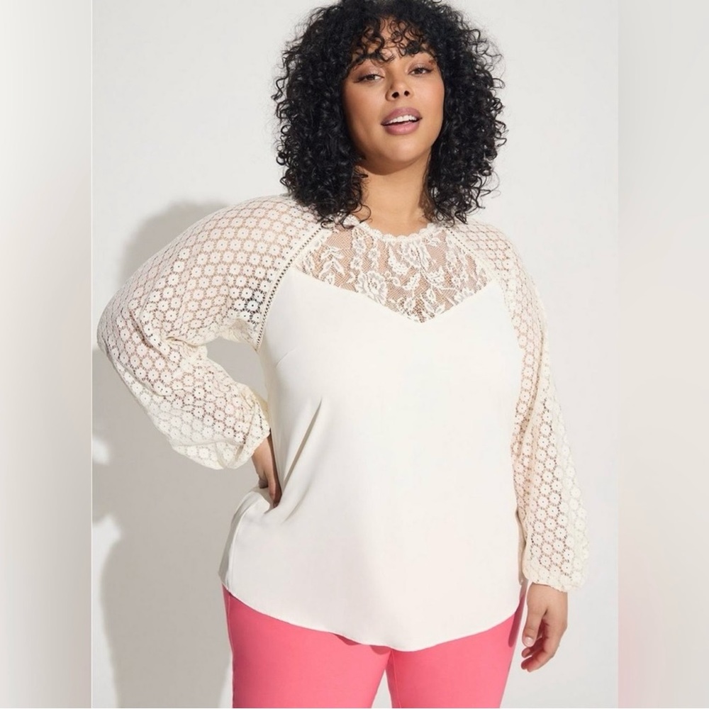 NWOT TORRID GEORGETTE LACE MIX SLEEVE TOP 3X